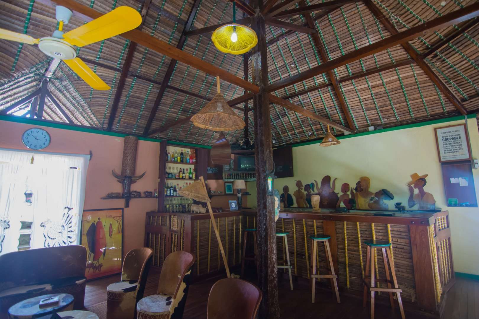 A vendre, Hotel-Restaurant situé à Ambonara à Nosy-be