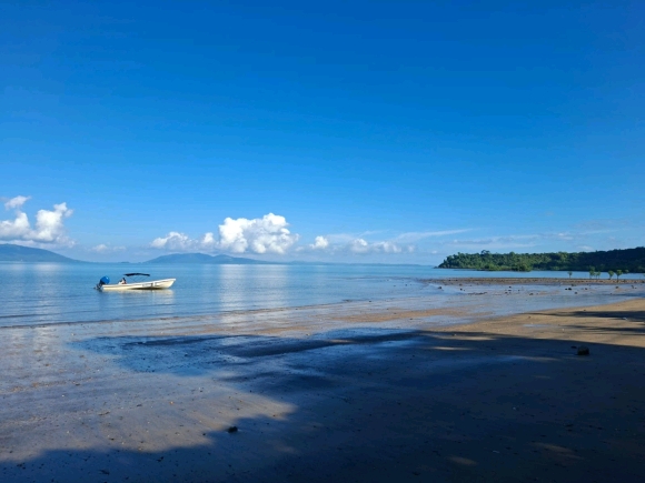 Terrain Pieds dans l’Eau avec Vue Panoramique – Nosy Faly