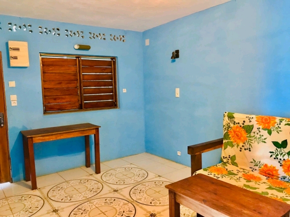 A louer, belle maison meublée à étage dans un cadre sécurisé