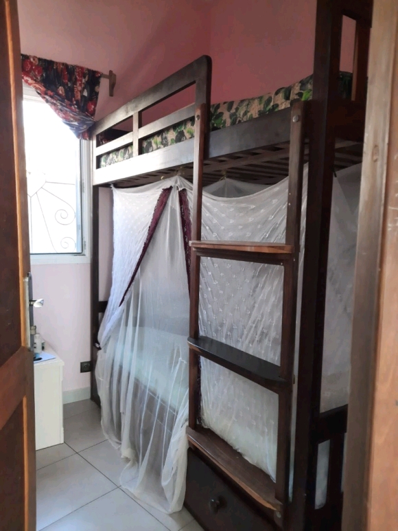 A LOUER-Charmante maisonnette meublée de 3 chambres à 15mn d'ambatoloaka