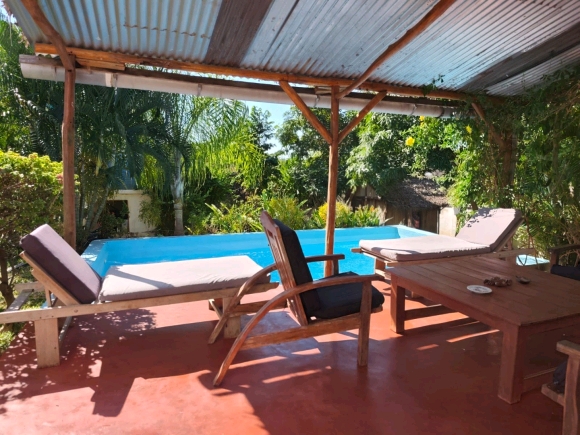 À VENDRE – Charmante propriété avec piscine à proximité de la plage