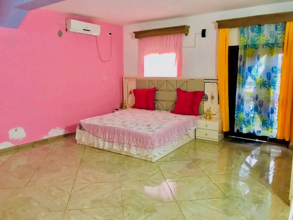 A LOUER- Superbe appartement meublé en rez-de-chaussée dans un quartier résientiel