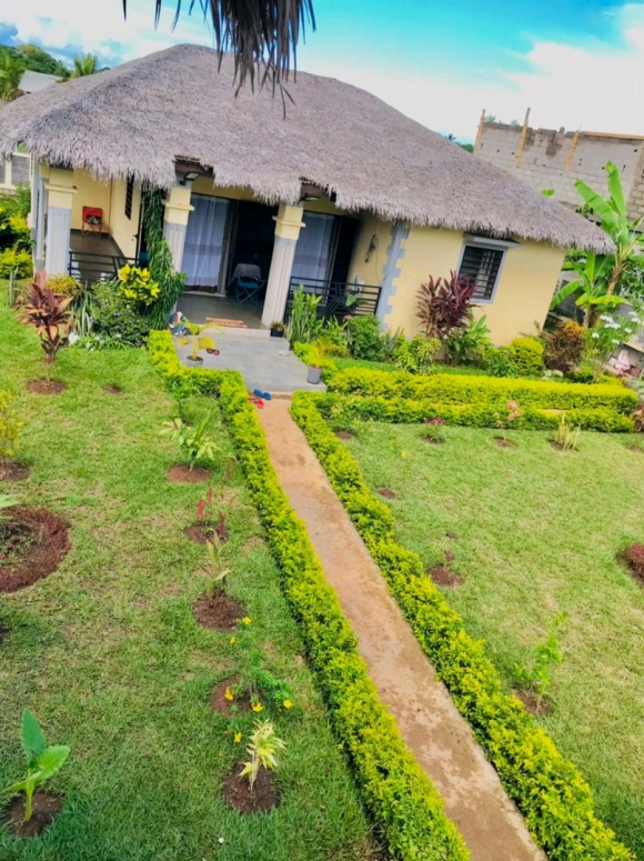 À Louer-Maison de plain-pied meublé avec jardin