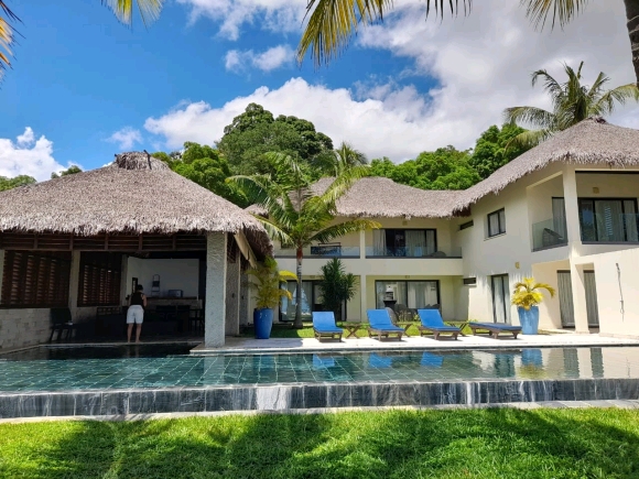 A louer, une villa de charme en bord de mer- piscine privée