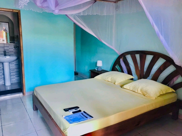 A louer, Chambre avec restaurant à proximité de la plage