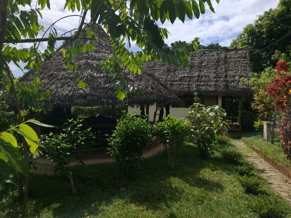 À VENDRE – Studio avec mezzanine et terrasse avec vue mer éloigné