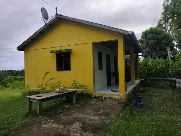 À VENDRE – Charmante propriété avec vue mer partielle dans un quartier calme à Nosy Be