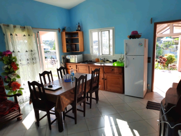 A LOUER-Charmante maisonnette meublée de 3 chambres à 15mn d'ambatoloaka