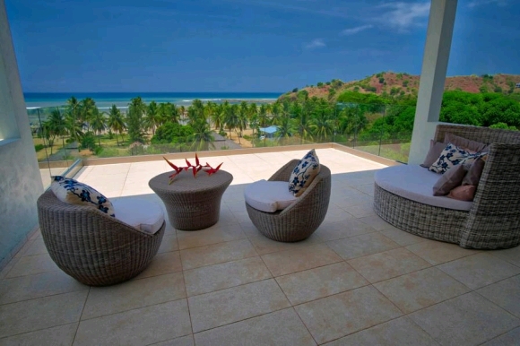 Belle villa avec piscine et superbe vue panoramique sur la mer