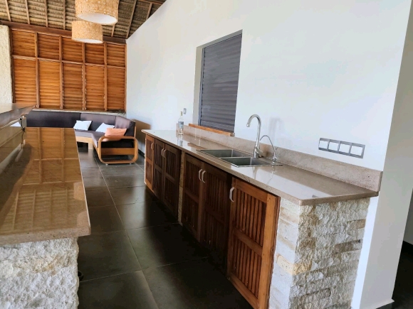 À VENDRE – Superbe Villa de Standing avec Vue Mer – Nosy Be