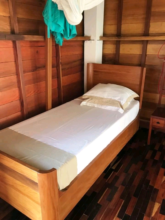 Propriété atypique avec vue panoramique et piscine à débordement