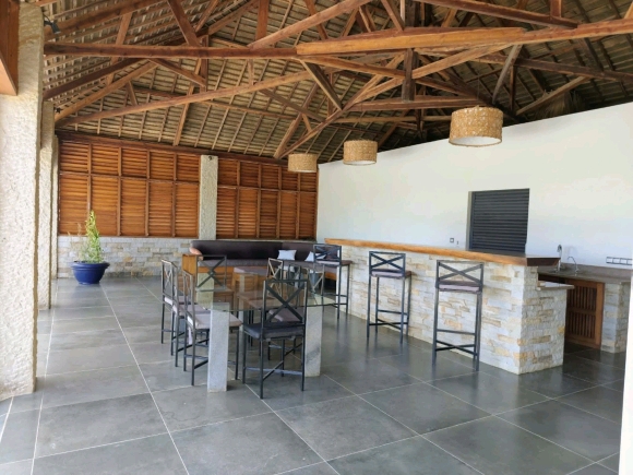 À VENDRE – Superbe Villa de Standing avec Vue Mer – Nosy Be