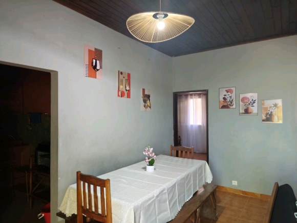 À VENDRE – Charmante propriété avec piscine à proximité de la plage