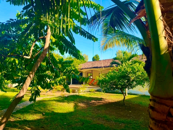 À VENDRE – Villa avec piscine à seulement 50 m de la plage