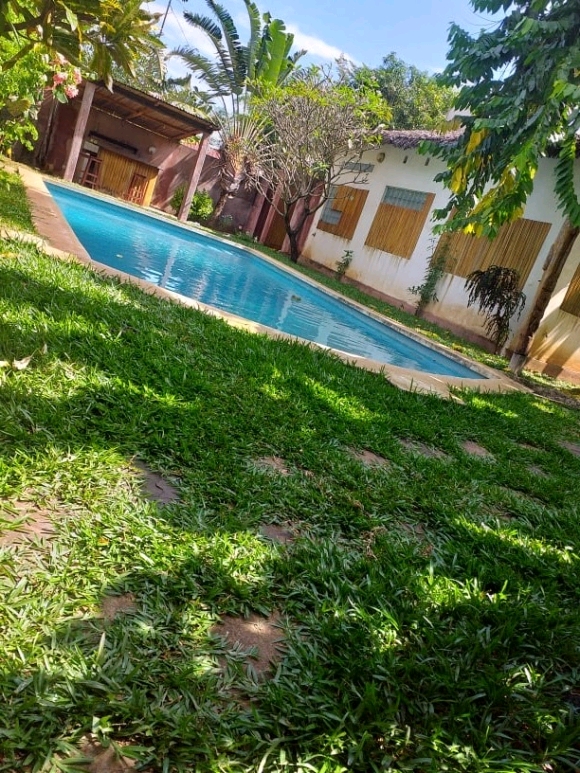 A vendre, propriété avec piscine dans un quartier festif(2)