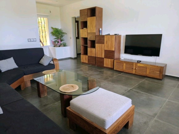 À VENDRE – Superbe Villa de Standing avec Vue Mer – Nosy Be