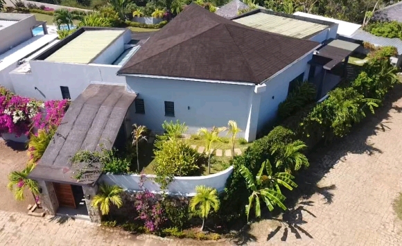SUPERBE VILLA À VENDRE – PROPRIÉTÉ RÉCENTE AVEC PISCINE
