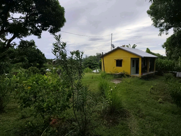 À VENDRE – Charmante propriété avec vue mer partielle dans un quartier calme à Nosy Be