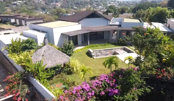SUPERBE VILLA À VENDRE – PROPRIÉTÉ RÉCENTE AVEC PISCINE