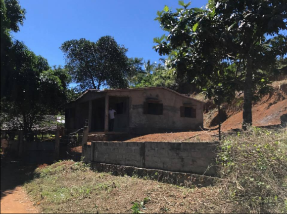 Maison en cours de construction pieds dans l'eau à Ampasindava Nosy Faly