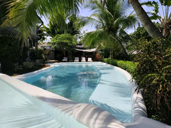 À VENDRE – Superbe Propriété Alliant Charme Tropical et Confort Européen