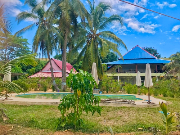 A louer -2 villas indépendantes en bord de mer avec piscine et jardin