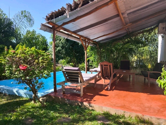 À VENDRE – Charmante propriété avec piscine à proximité de la plage