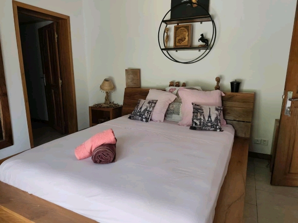 À VENDRE – Superbe Propriété Alliant Charme Tropical et Confort Européen