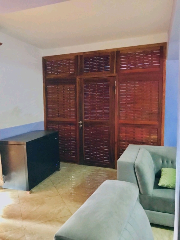 A LOUER- Superbe appartement meublé en rez-de-chaussée dans un quartier résientiel