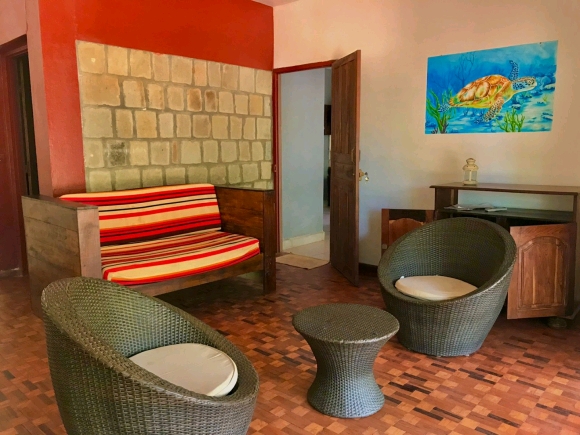 A louer -2 villas indépendantes en bord de mer avec piscine et jardin