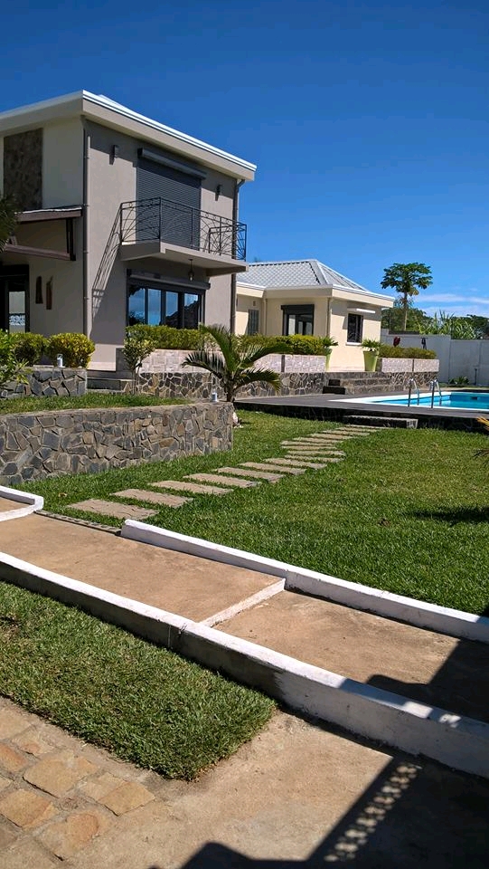 A louer superbe villa avec piscine à Madirokely