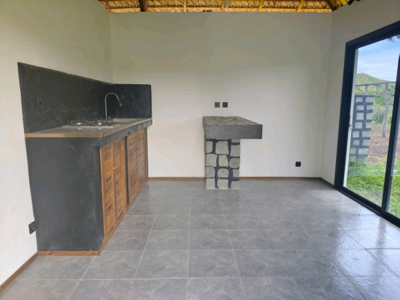 À VENDRE – Charmante maison proche de la mer, environnement calme – Nosy Be