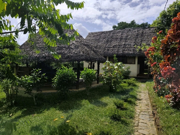 À VENDRE – Studio avec mezzanine et terrasse avec vue mer éloigné