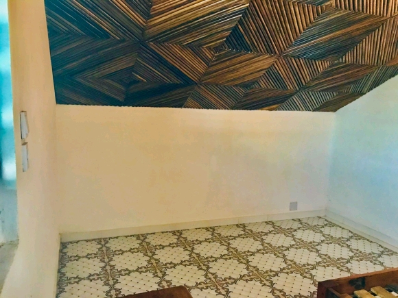 A louer, belle maison meublée à étage dans un cadre sécurisé