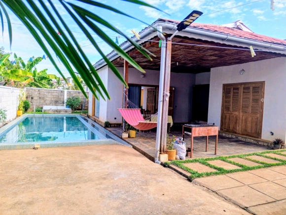 Charmante maison meublée avec piscine, proche de la plage