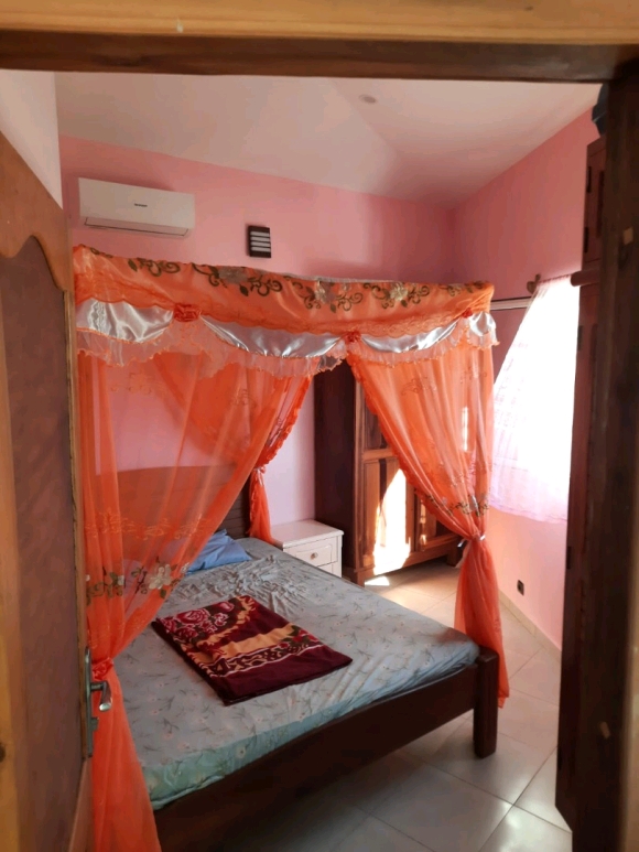 A LOUER-Charmante maisonnette meublée de 3 chambres à 15mn d'ambatoloaka