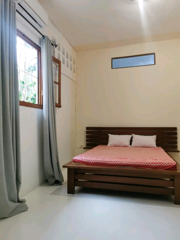 A LOUER-MAISON INDEPENDANTE 3 CHAMBRES AVEC JARDIN, PROCHE PLAGE