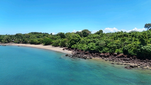 Fabuleux terrain pieds dans l'eau à prix exceptionnel!