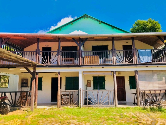 A louer, bel appartement meublé avec belle vue, un beau jardin