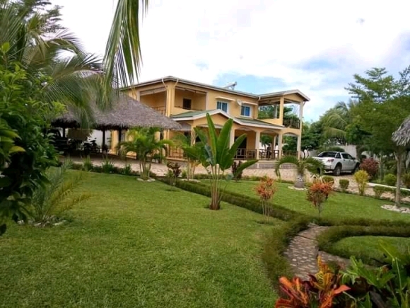 Superbe villa à vendre à 50 m de la plage