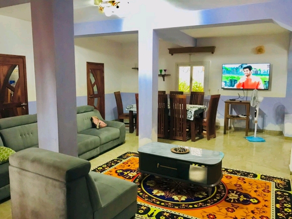 A LOUER- Superbe appartement meublé en rez-de-chaussée dans un quartier résientiel