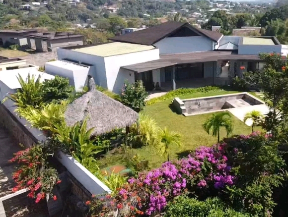 SUPERBE VILLA À VENDRE – PROPRIÉTÉ RÉCENTE AVEC PISCINE