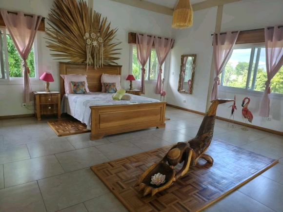 À VENDRE – Superbe Propriété Alliant Charme Tropical et Confort Européen