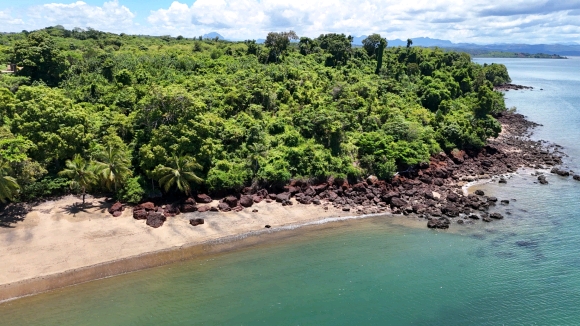 Fabuleux terrain pieds dans l'eau à prix exceptionnel!