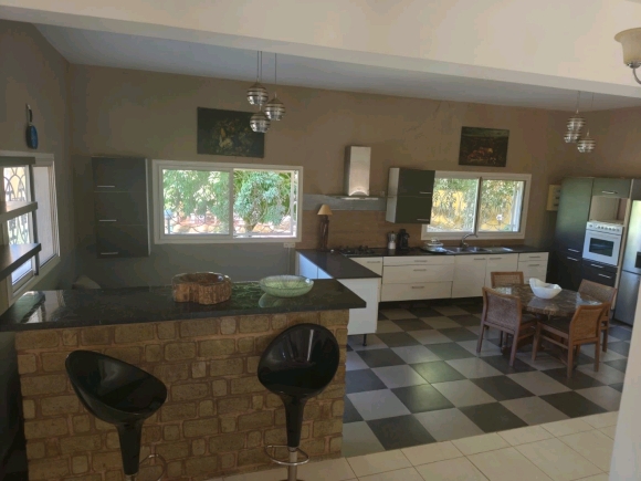 À VENDRE – Superbe propriété avec piscine à quelques pas de la plage