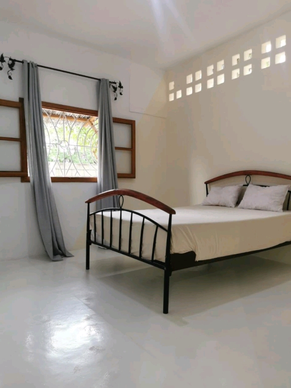 A LOUER-MAISON INDEPENDANTE 3 CHAMBRES AVEC JARDIN, PROCHE PLAGE