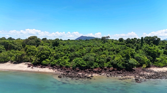 Fabuleux terrain pieds dans l'eau à prix exceptionnel!