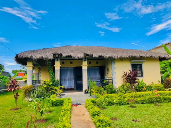 À Louer-Maison de plain-pied meublé avec jardin