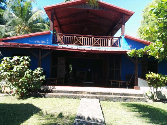 Maison à louer en bord de  plage sis à Ambaro