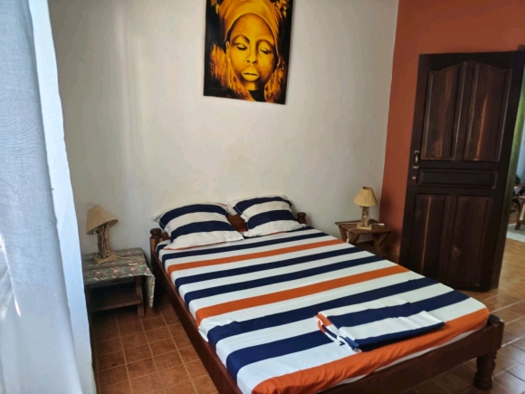 À VENDRE – Charmante propriété avec piscine à proximité de la plage
